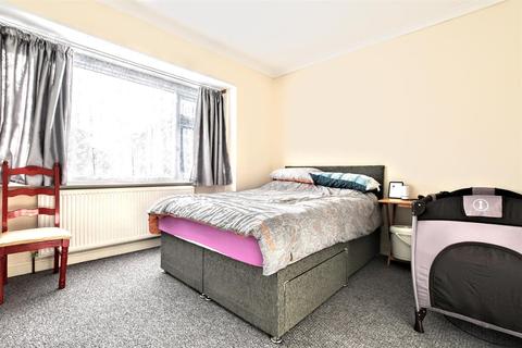 10 Frederick Avenue, Barnsley, S70 6JZ