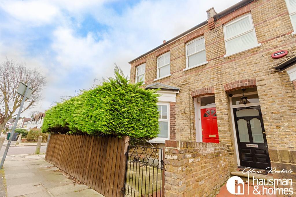 Nant Road, Golders Green 3 bed flat £2,100 pcm (£485 pw)