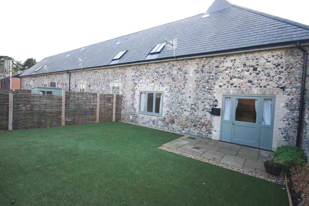 Abbey Barns Court, Thetford 3 bed barn conversion £1,000 pcm (£231 pw)