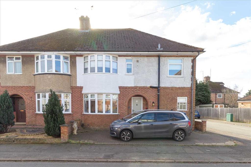 Whitney Road, Burton Latimer 5 bed semidetached house £325,000