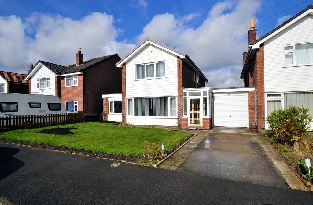 Warwick Drive, Hazel Grove, Stockport SK7 5LQ 3 bed detached house £