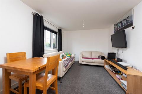 37 Allbrook Close, Bagshot, GU19 5BW