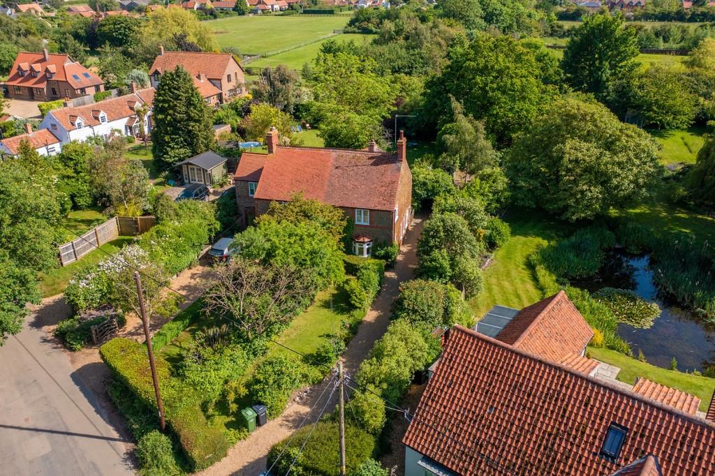HolmenexttheSea 3 bed cottage £595,000