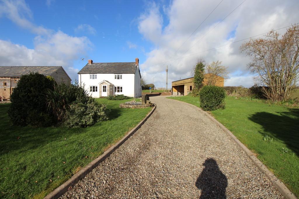 Brimfield, Ludlow, Shropshire, SY8 4NY 3 bed detached house £1,350 pcm (£312 pw)