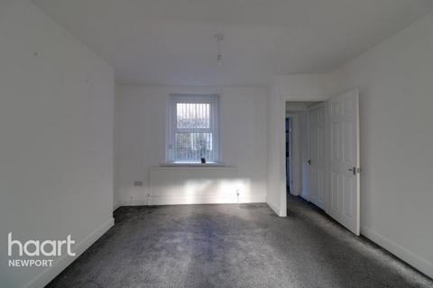 3 bedroom terraced house to rent, Queen Street, Abertillery