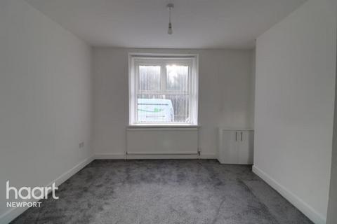 3 bedroom terraced house to rent, Queen Street, Abertillery