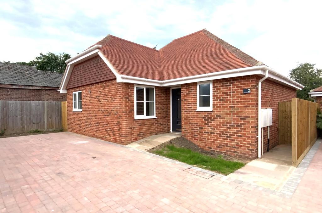 Compton Place, Pack Lane, Basingstoke, Hampshire, RG22 2 bed bungalow