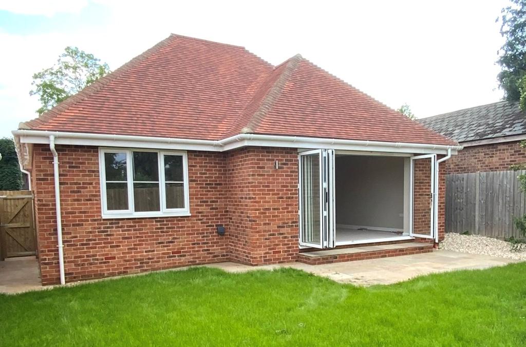 Compton Place, Pack Lane, Basingstoke, Hampshire, RG22 2 bed bungalow