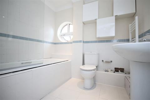 2 bedroom apartment to rent, LEATHERHEAD, KT22