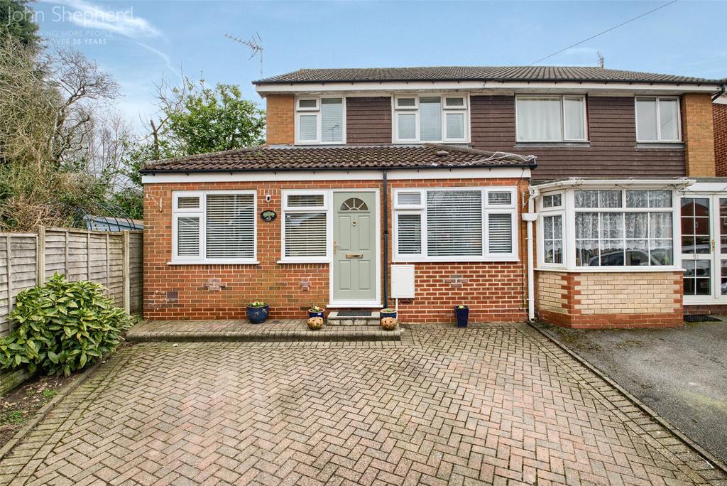 Three Oaks Road, Wythall, Birmingham, B47 3 bed semidetached house £335,000