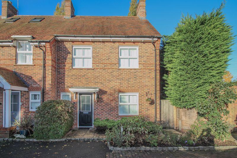 The Gallops, Esher 4 bed terraced house £2,500 pcm (£577 pw)
