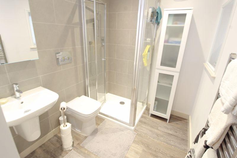 Ensuite Shower/WC