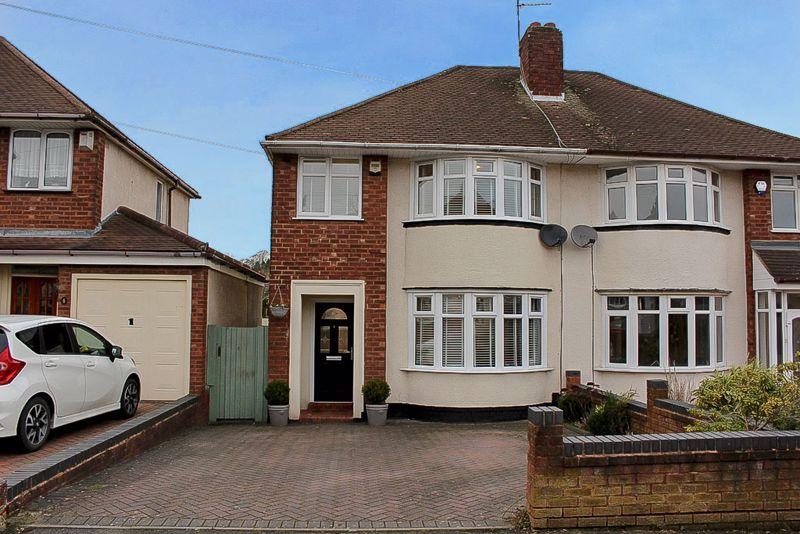 Stanton Avenue, WOODSETTON, DY1 3RR 3 bed semidetached house £190,000