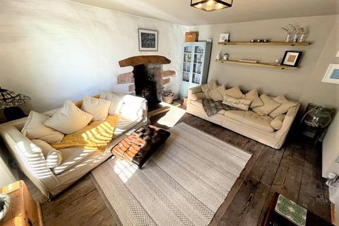 Finchley House, 23 Bodmin Hill, Lostwithiel, PL22 0AH
