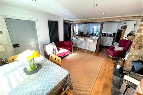 Finchley House, 23 Bodmin Hill, Lostwithiel, PL22 0AH