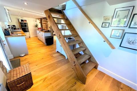 Finchley House, 23 Bodmin Hill, Lostwithiel, PL22 0AH