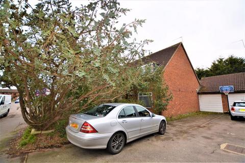 17 Bennetts Close, Slough, SL1 5AS