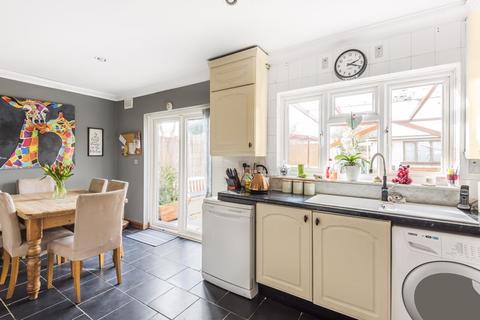 31 Danescourt Crescent, Sutton, SM1 3DZ