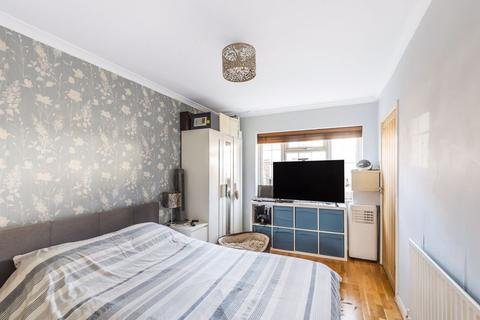 31 Danescourt Crescent, Sutton, SM1 3DZ