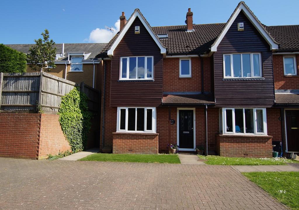 Rectory Garth, Rayleigh, SS6 4 bed end of terrace house £450,000