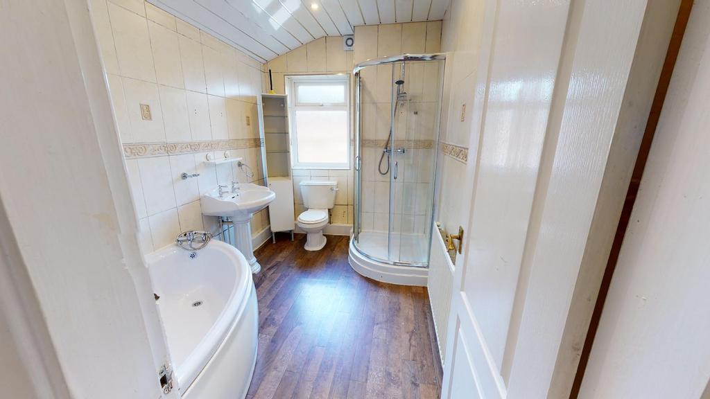 58 Borough Road Bathroom