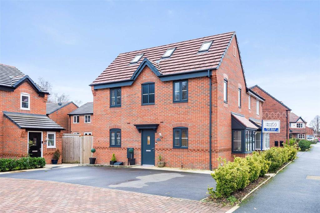 Gormley Drive, Windlehurst 3 bed semidetached house £175,000