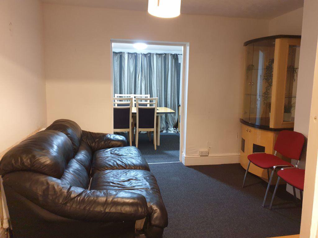 Lower Bevendean Avenue, Brighton 4 bed house £2,253 pcm (£520 pw)