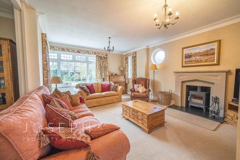 42 Borrowdale Avenue, Ipswich, IP4 2TG