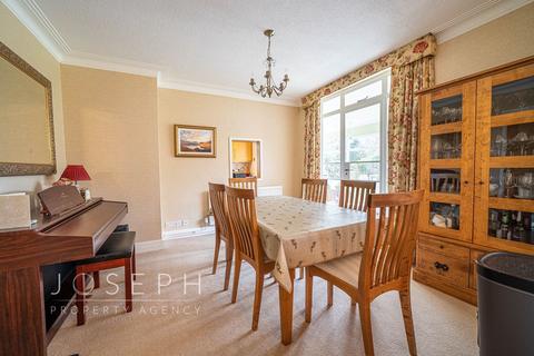 42 Borrowdale Avenue, Ipswich, IP4 2TG