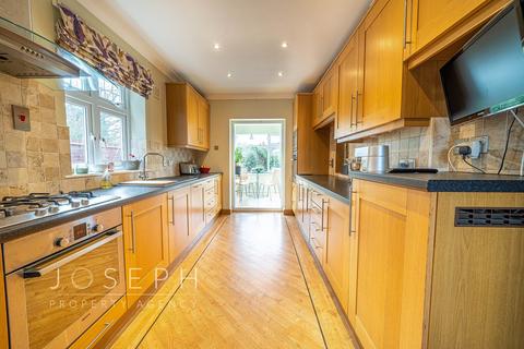 42 Borrowdale Avenue, Ipswich, IP4 2TG