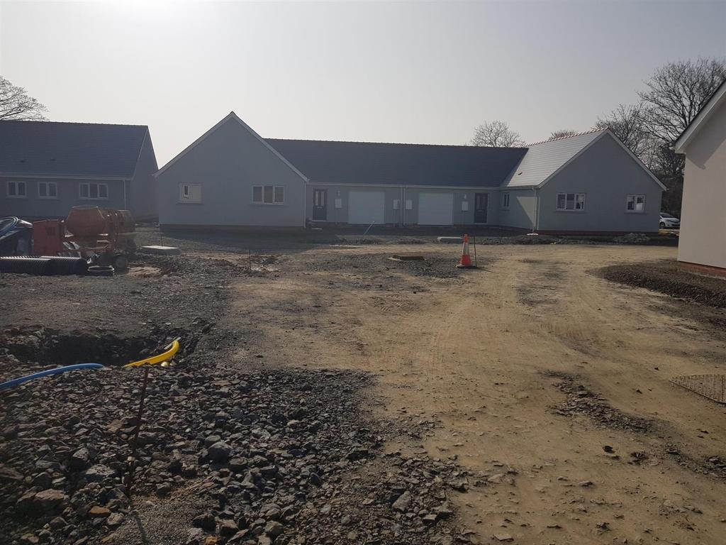 Slade Lane, Haverfordwest 2 bed bungalow for sale £235,000