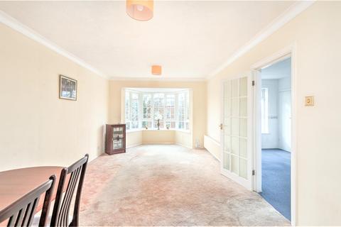 31 Craigmount, Radlett, WD7 7LW