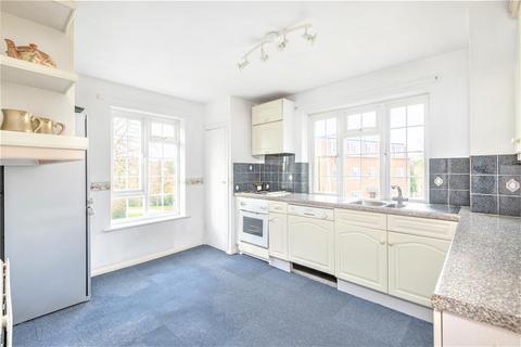 31 Craigmount, Radlett, WD7 7LW