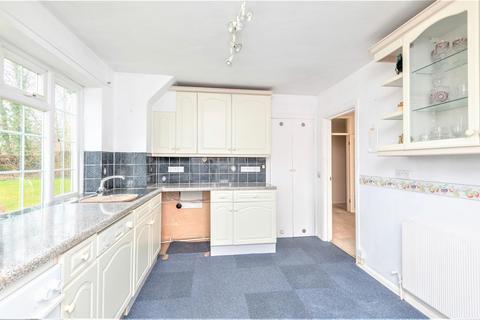 31 Craigmount, Radlett, WD7 7LW