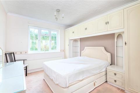 31 Craigmount, Radlett, WD7 7LW