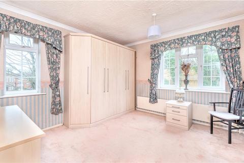 31 Craigmount, Radlett, WD7 7LW