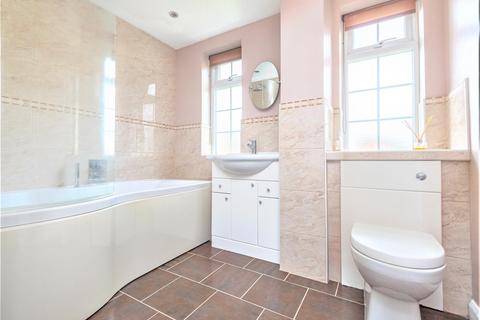 31 Craigmount, Radlett, WD7 7LW