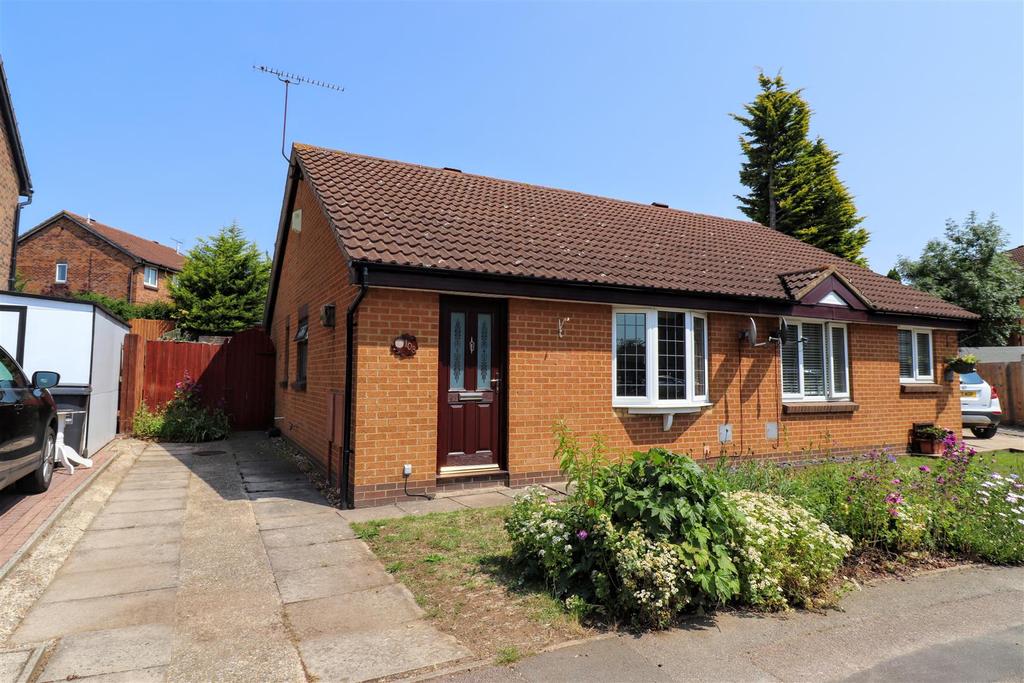 Yeoman Meadow, East Hunsbury 2 bed semidetached bungalow £200,000