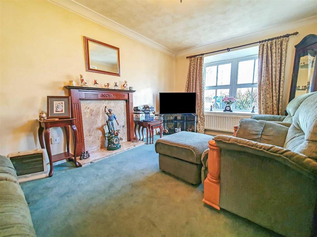 Hallam Drive, Berwick Grange, Shrewsbury 3 bed detached house £240,000