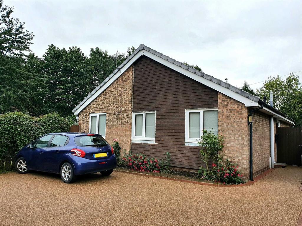 White Hart, Reabrook, Shrewsbury 3 bed detached bungalow £315,000