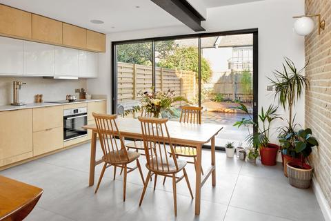 28 Mandrell Road, London, SW2 5DL