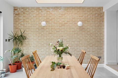 28 Mandrell Road, London, SW2 5DL