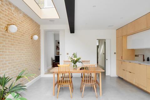 28 Mandrell Road, London, SW2 5DL