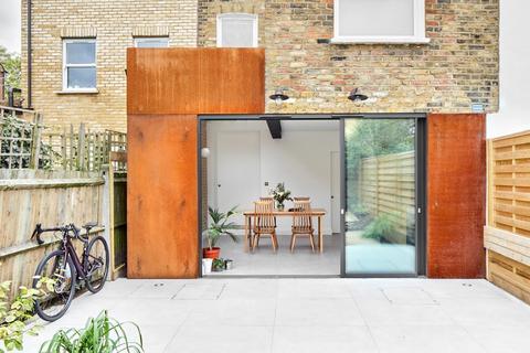 28 Mandrell Road, London, SW2 5DL