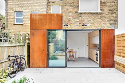 28 Mandrell Road, London, SW2 5DL
