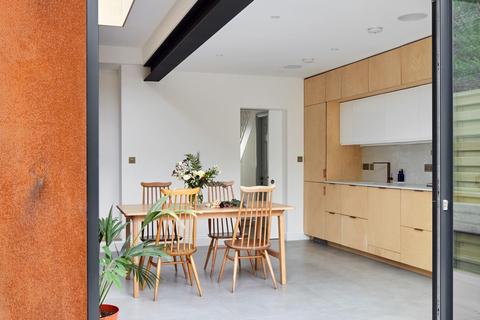 28 Mandrell Road, London, SW2 5DL