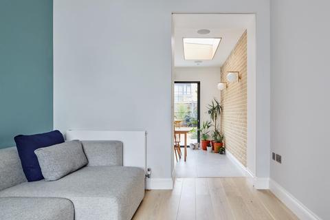 28 Mandrell Road, London, SW2 5DL