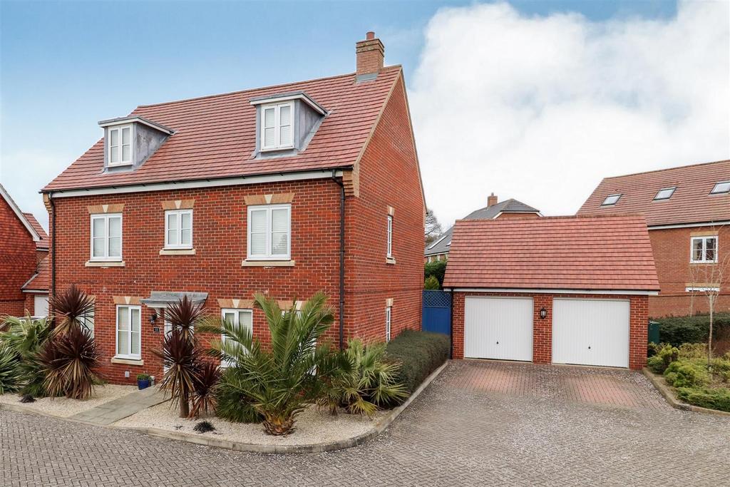 Solent Crescent, Hailsham 6 bed detached house £495,000