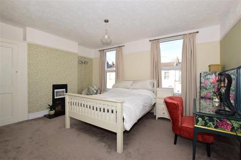 27 Peacock Street, Gravesend, DA12 1EF