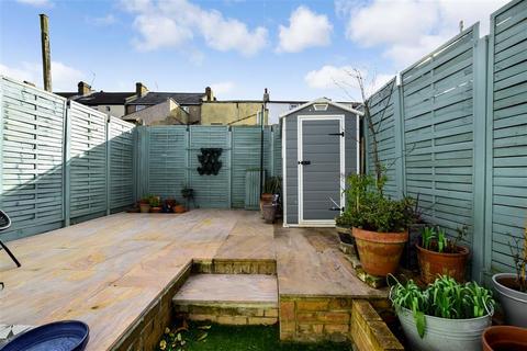 27 Peacock Street, Gravesend, DA12 1EF